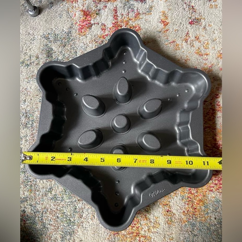 Wilton Snowflake Baking Pan